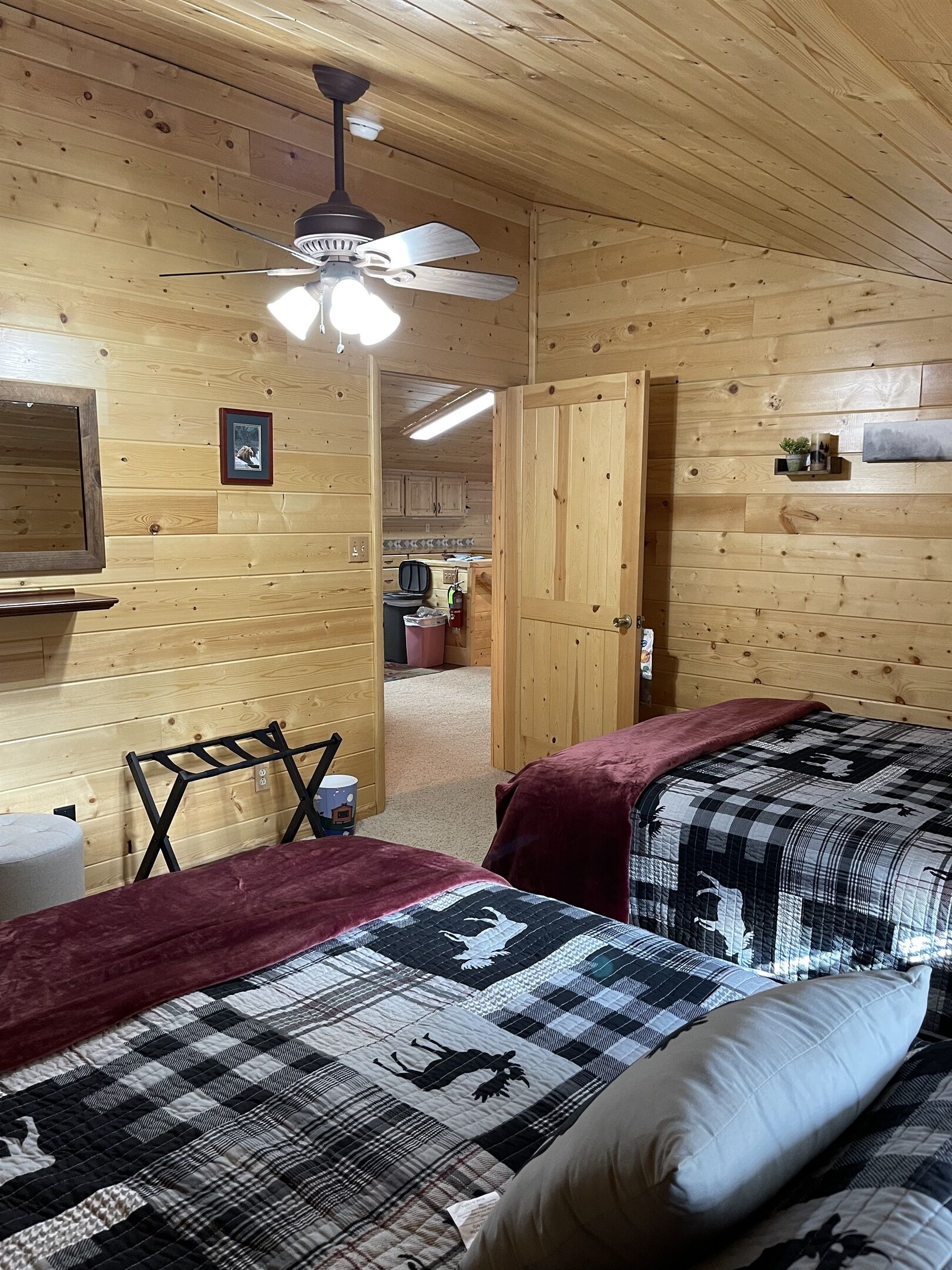 3 makuuhuonetta, työpöytä, silitysrauta/-lauta, ilmainen Wi-Fi