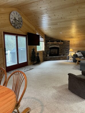 Interior - Ideal for Adventure Seekers Huge garage! Sleeps 9 Close To Yellowstone (Island Park)