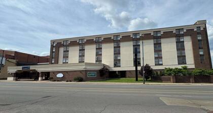Quality Inn & Suites Downtown Mansfield