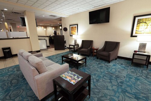 Quality Inn & Suites Downtown Mansfield