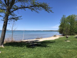 A lakeside picnic area with a bench and a mailbox. - Fully Renovated Peek-A-Boo Bayview Duplex-10 minuets from Downtown Traverse City (Williamsburg)