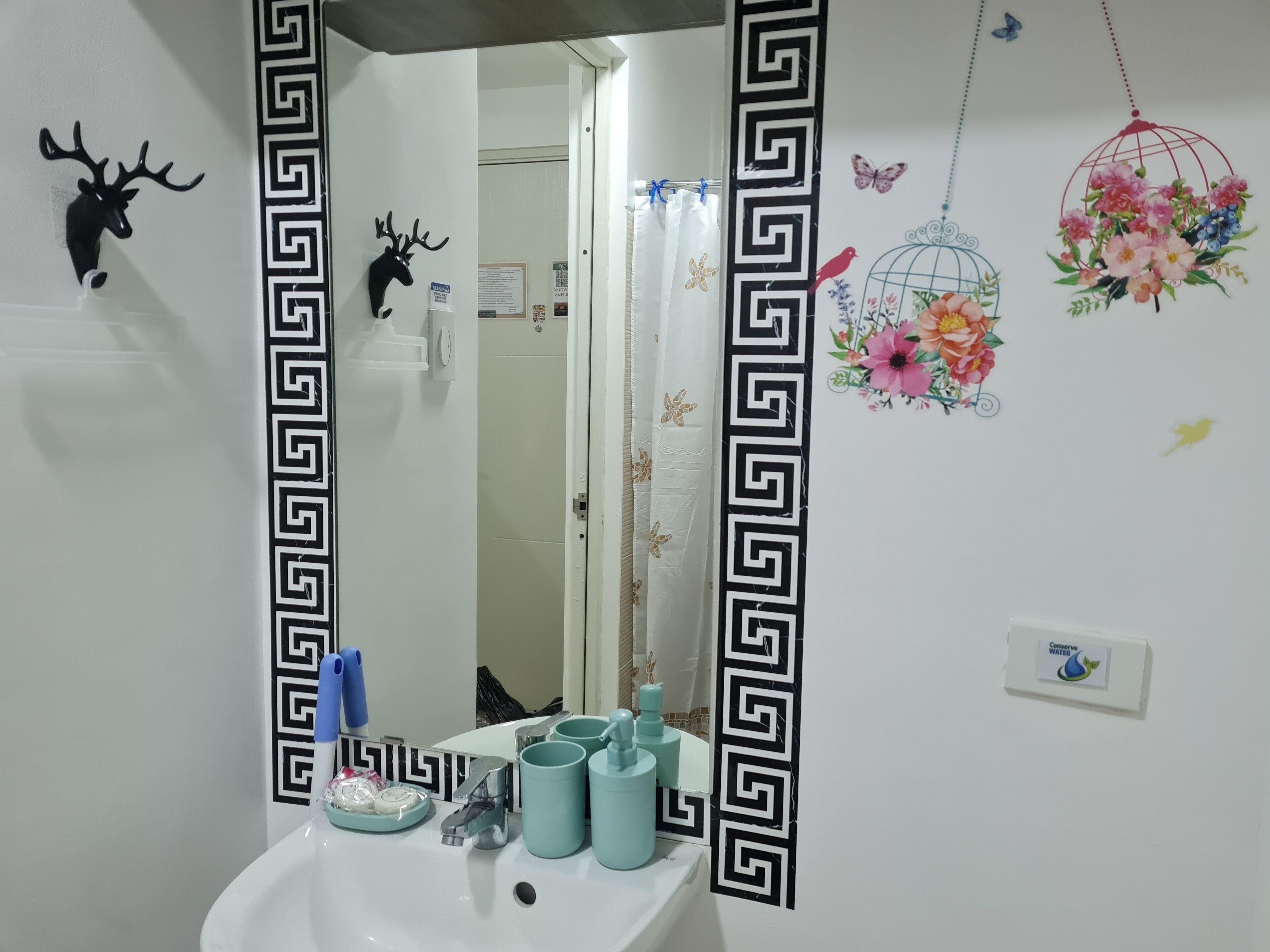 Cool Tagaytay Affordable Staycation with Free Parking on Site