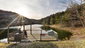 Property grounds - Mountain Getaway- Outdoor Pool! Hiking Trails! (Reeds Spring)