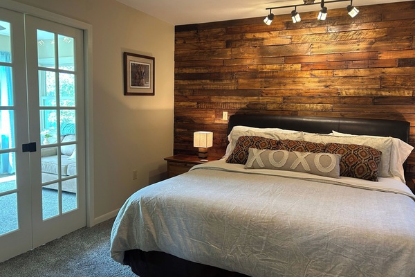 3 chambres, bureau, fer et planche à repasser, lit parapluie