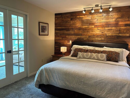 Serenity Heights - Peaceful Country Acres with beautiful view in every direction