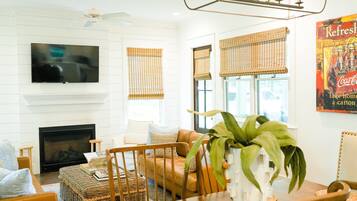 Smart-TV, peis og bøker