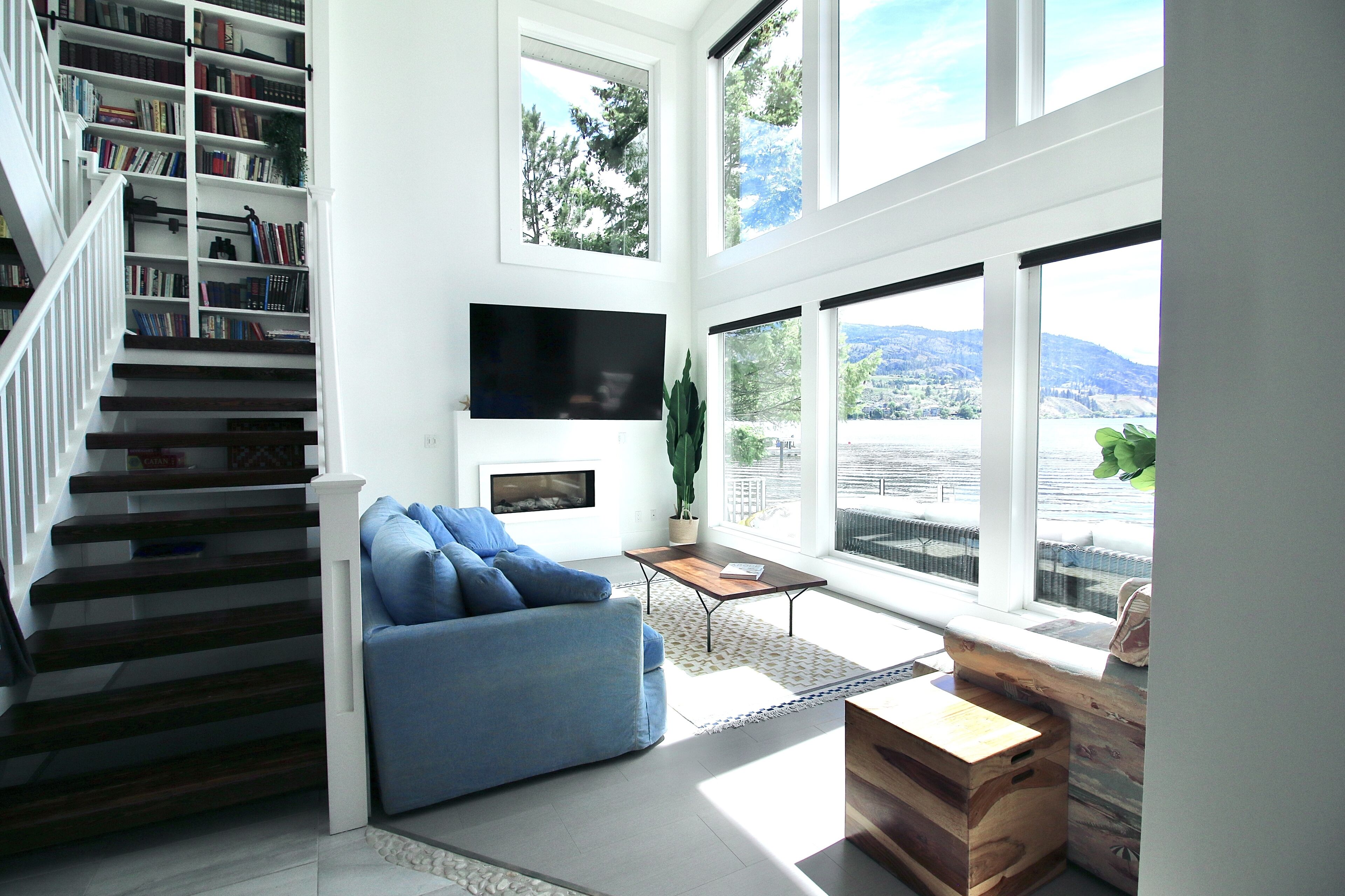 Stunning Skaha Lake “Beach House” - Private Waterfront w/dock!