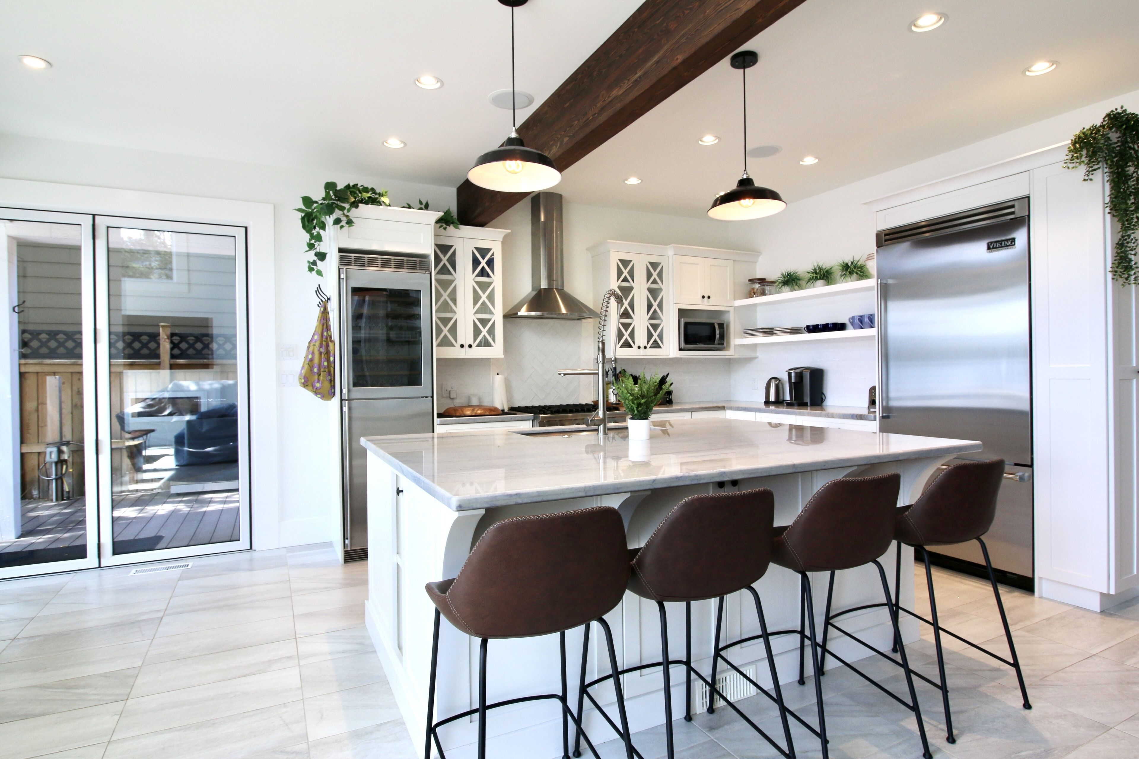 Stunning Skaha Lake “Beach House” - Private Waterfront w/dock!