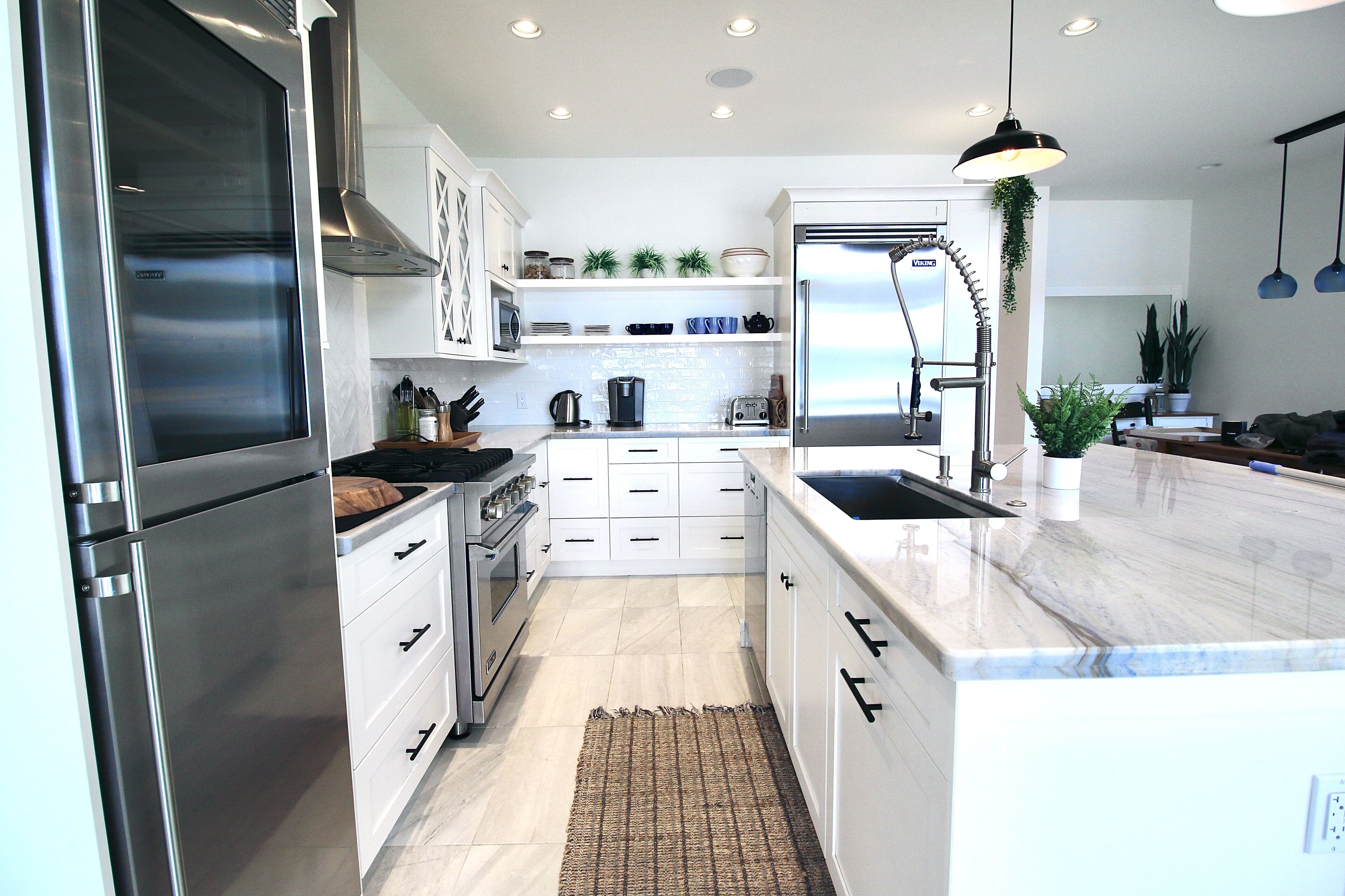 Stunning Skaha Lake “Beach House” - Private Waterfront w/dock!