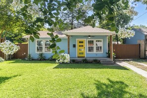 Exterior - Hot Tub*Walk to Stadium*Secured Parking*Ping Pong (Arlington)