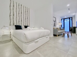 Fer et planche à repasser, accès Internet, draps fournis