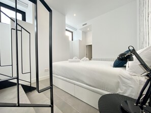 1 dormitorio, tabla de planchar con plancha, Internet y ropa de cama
