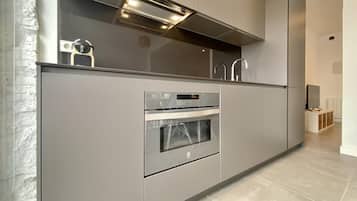 Refrigerador, microondas, horno y lavavajillas