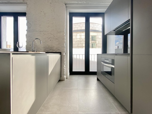 Fridge, microwave, oven, dishwasher