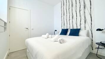 2 bedrooms, iron/ironing board, internet, bed sheets