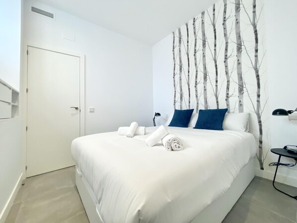 2 bedrooms, iron/ironing board, Internet, bed sheets