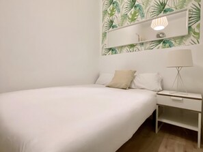 3 quartos, ferros/tábuas de passar roupa, acesso à internet
