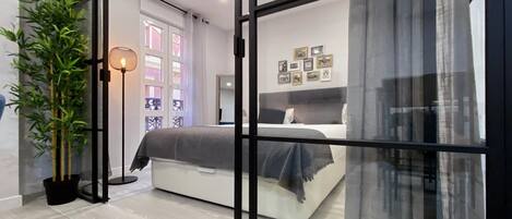 1 dormitorio, tabla de planchar con plancha, Internet y ropa de cama