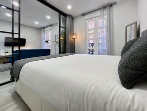 1 chambre, fer et planche à repasser, accès Internet, draps fournis