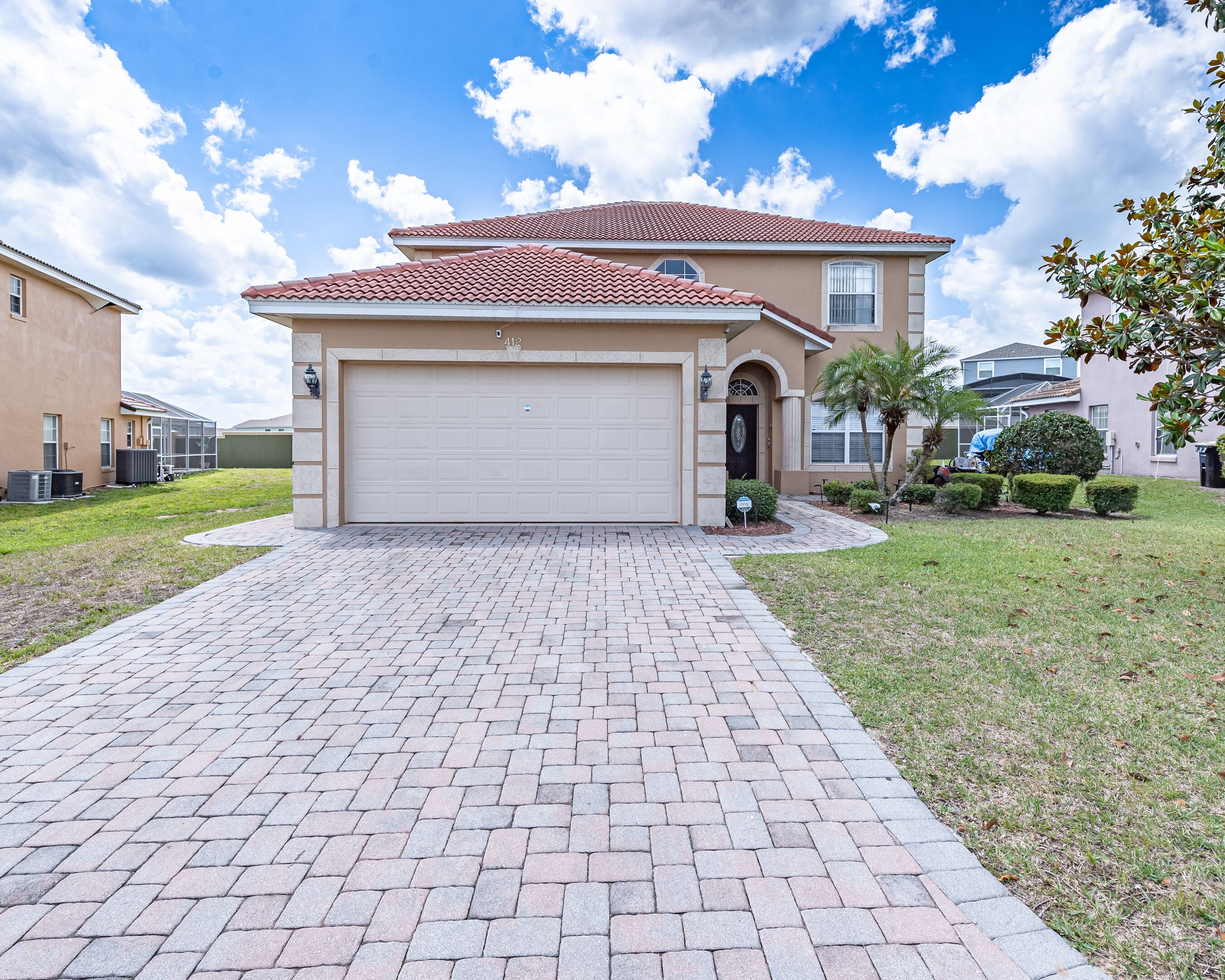 5 Bedrooms, 5.5 Bath, South Facing Pool, Gated Entry near Theme Parks