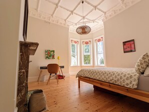 4 bedrooms, WiFi - Sunny 4 bedroom home-from-home - foothills of Table Mountain (Cape Town)