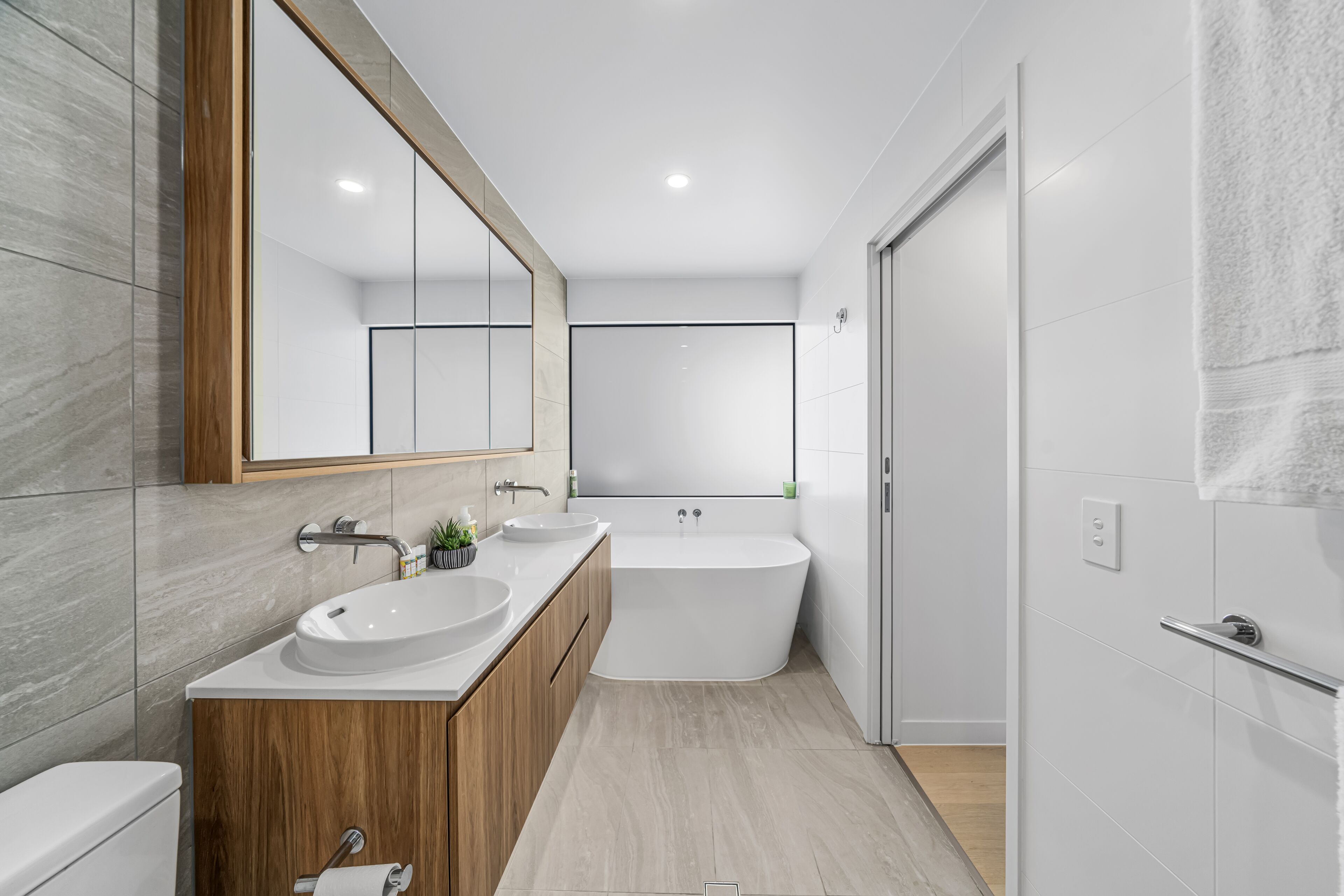 Stunning Views just steps to Palm Beach — image 22