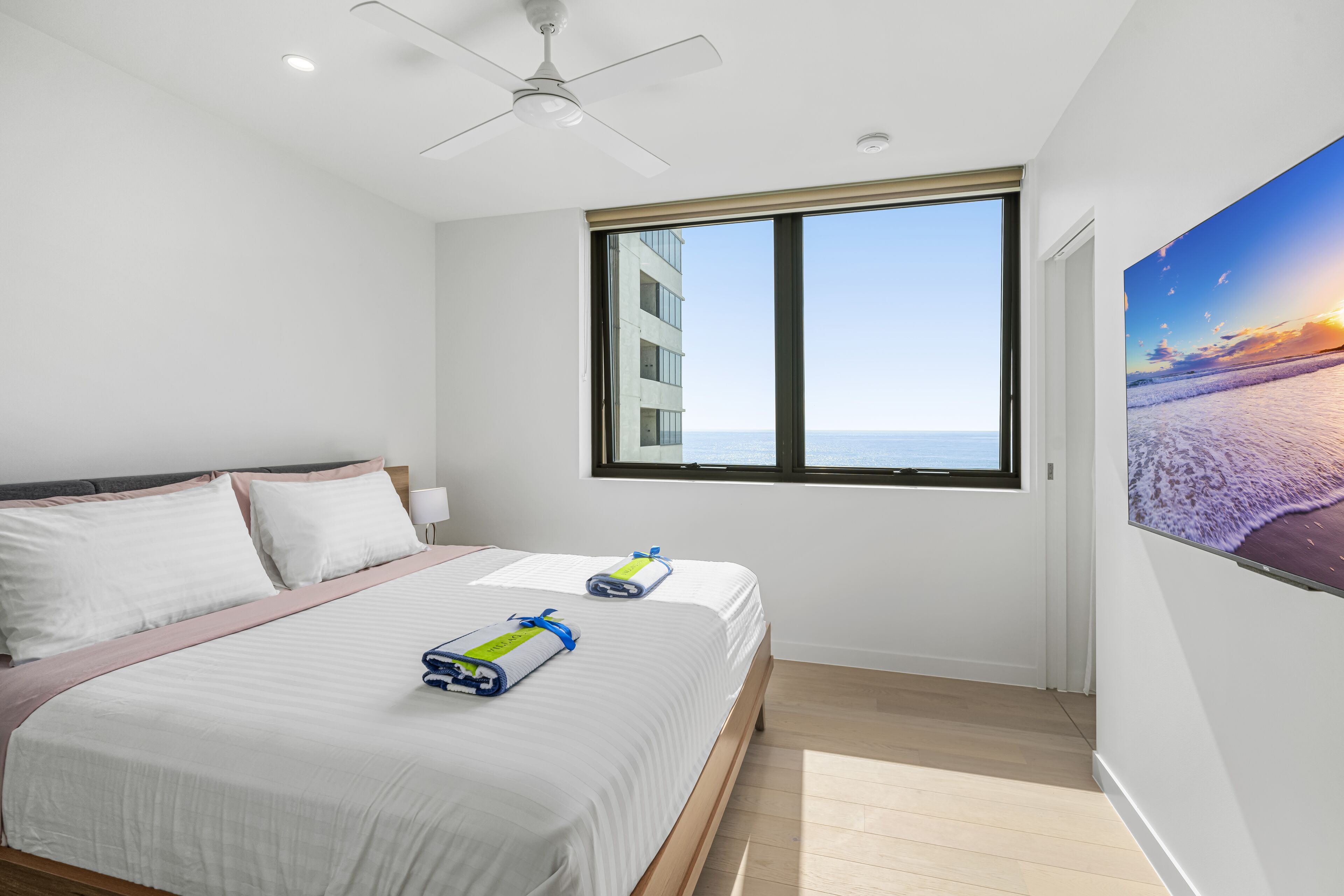 Stunning Views just steps to Palm Beach — image 19