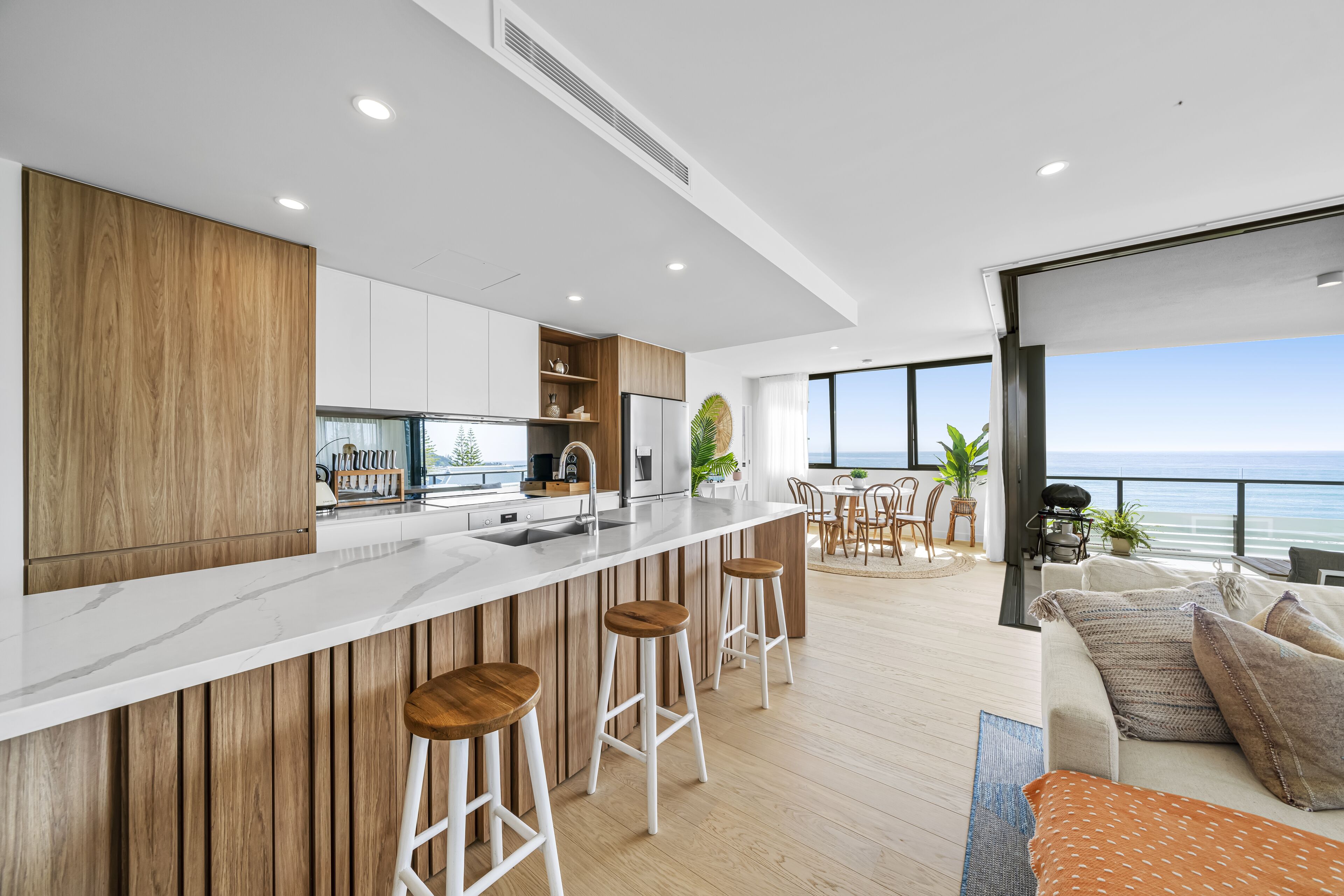 Stunning Views just steps to Palm Beach — image 7