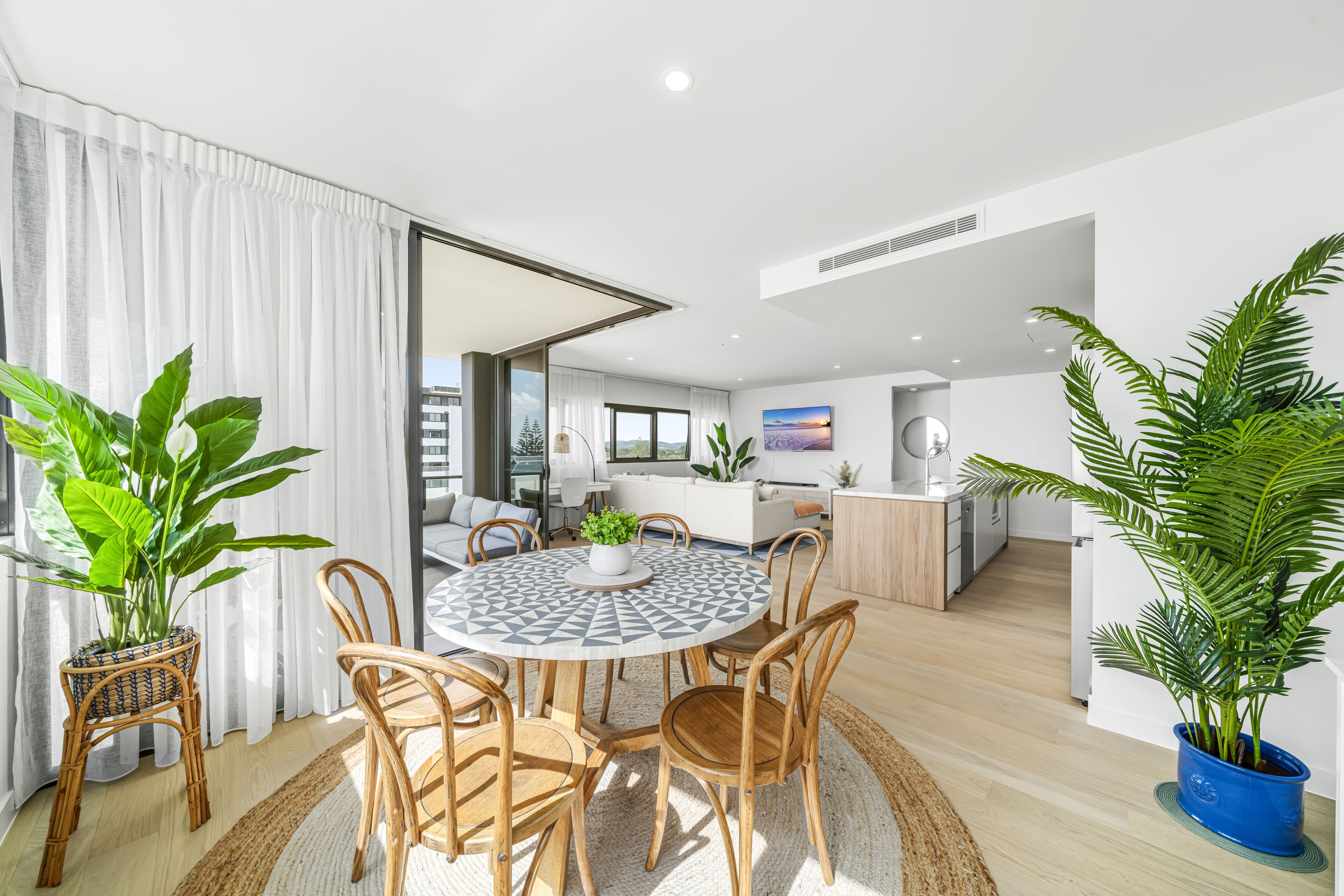 Stunning Views just steps to Palm Beach — image 12