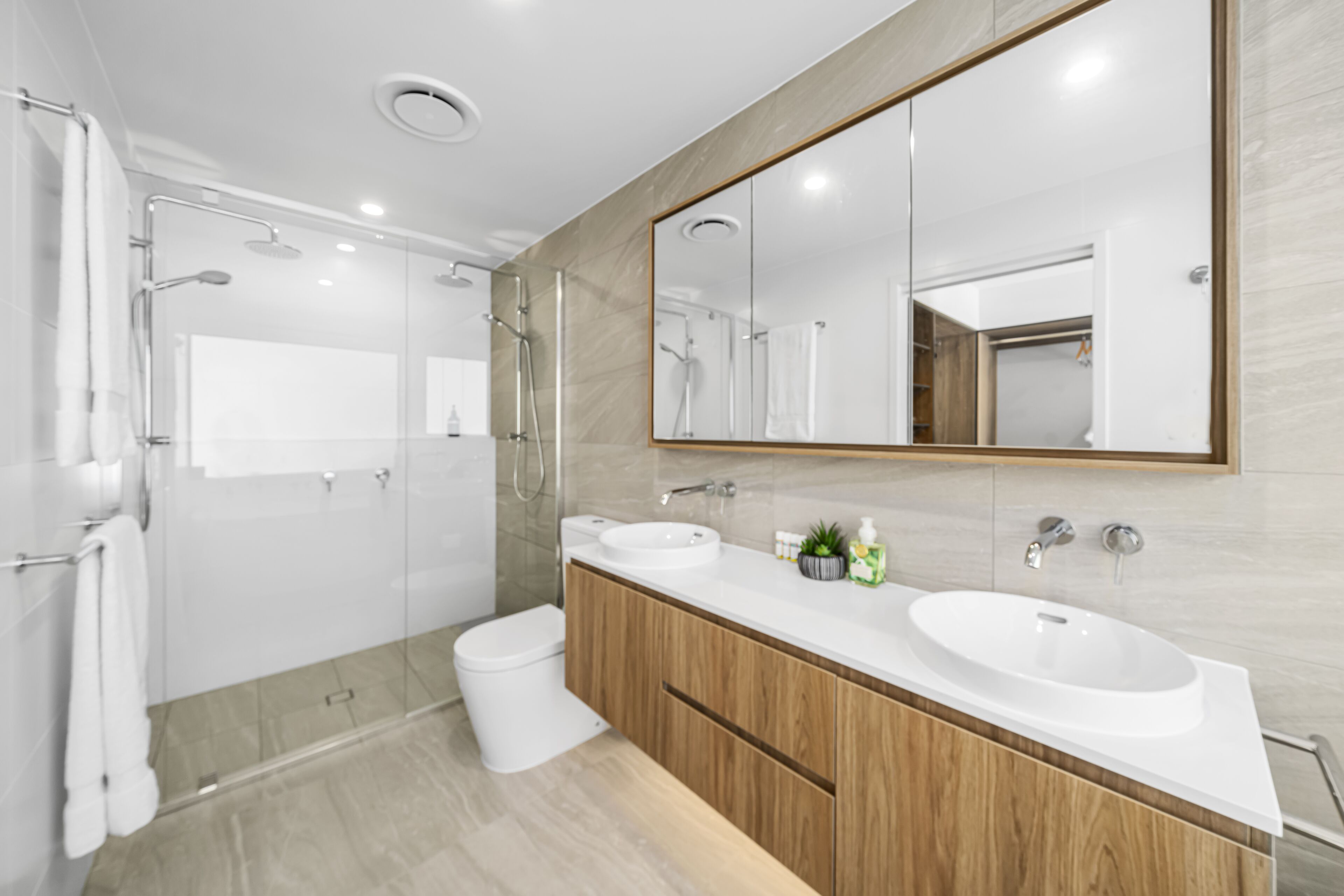 Stunning Views just steps to Palm Beach — image 21