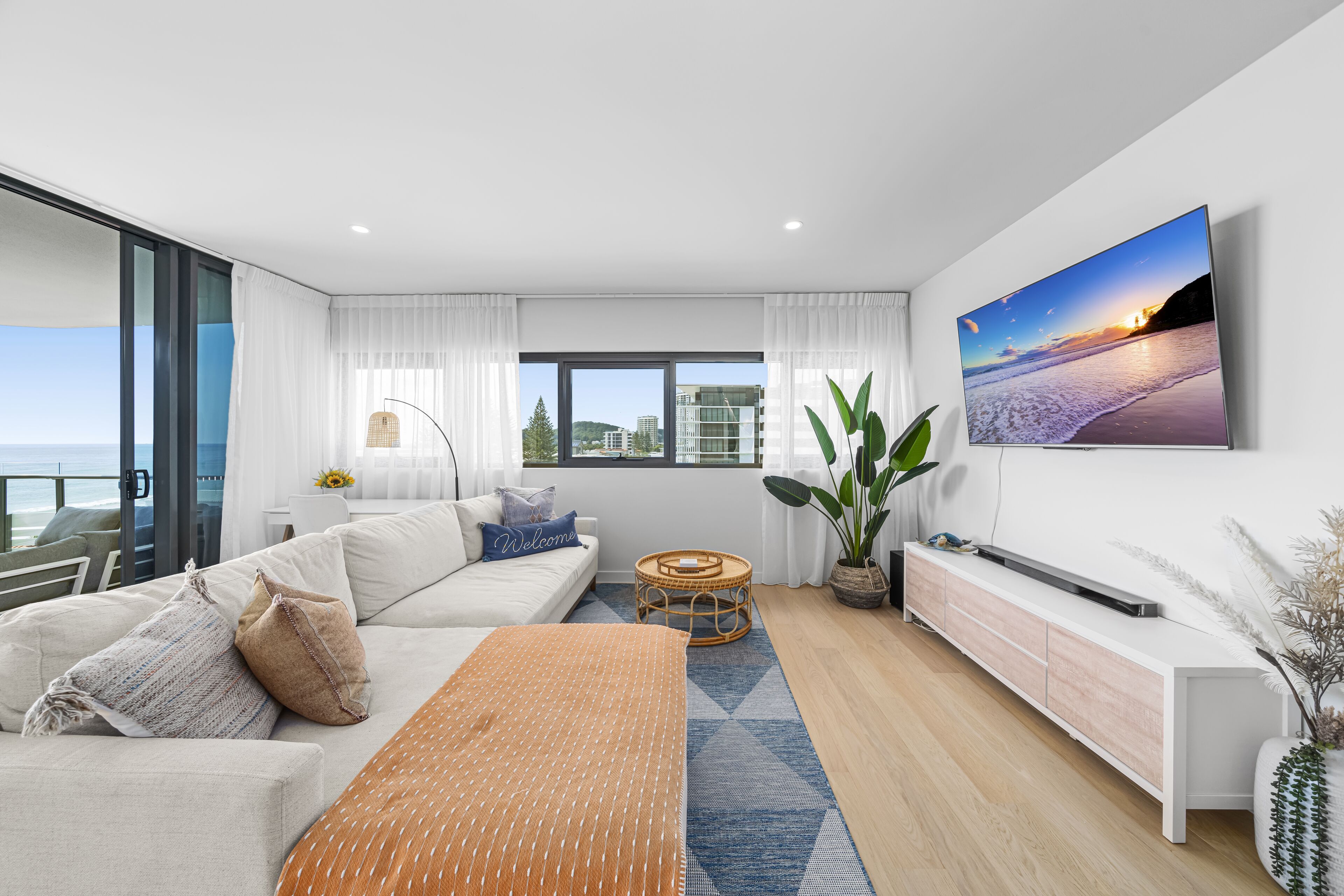 Stunning Views just steps to Palm Beach — image 8