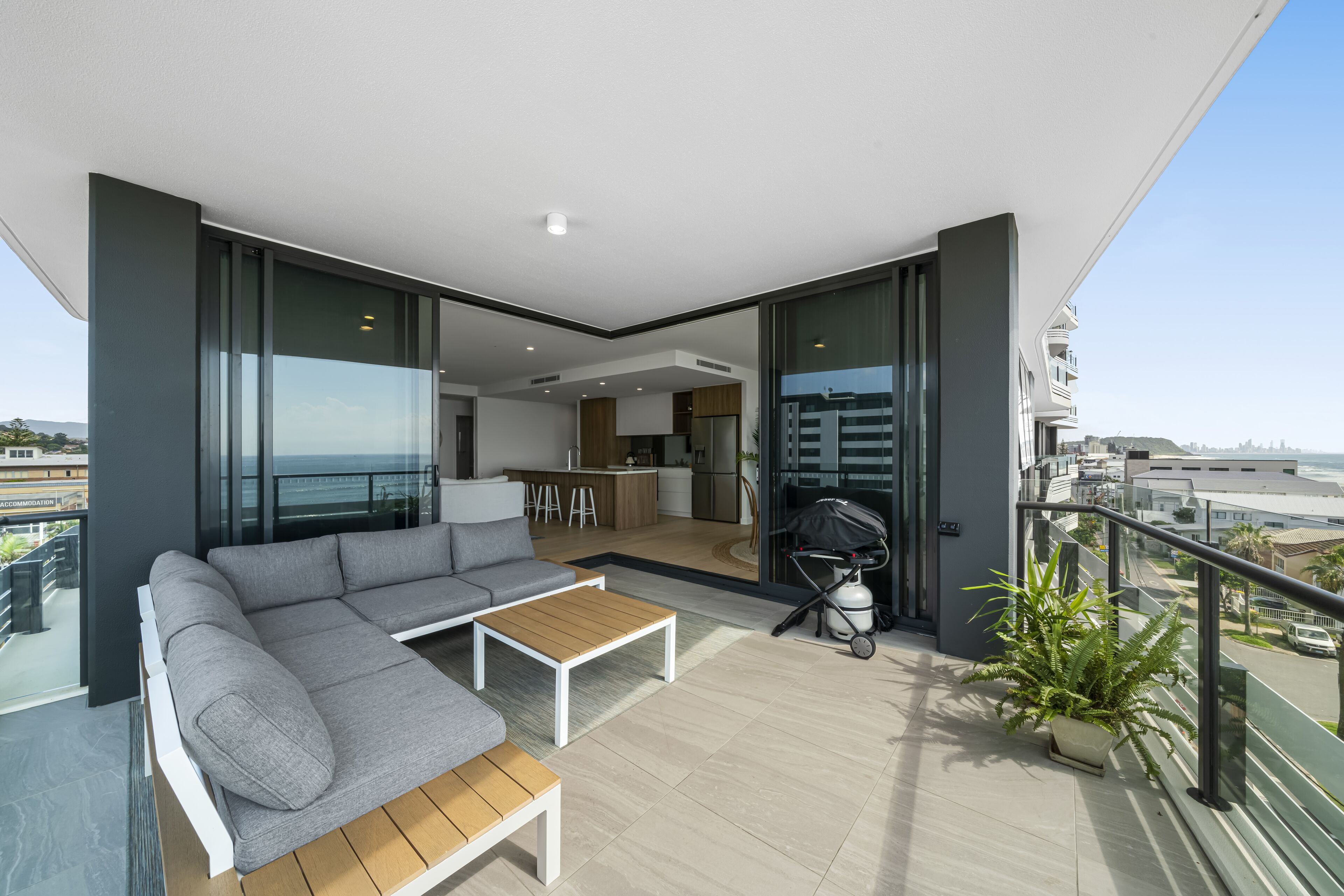 Stunning Views just steps to Palm Beach — image 15