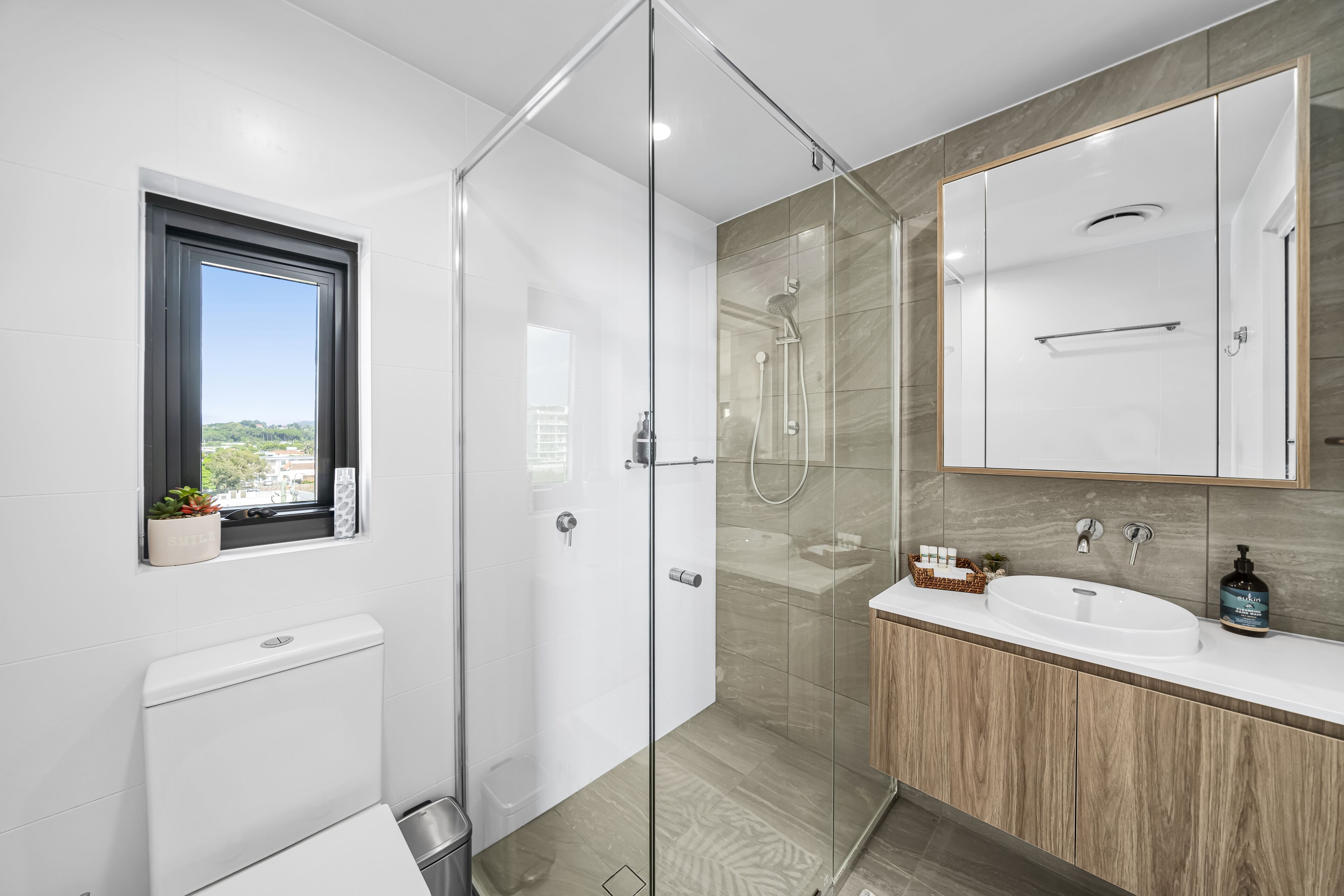 Stunning Views just steps to Palm Beach — image 24