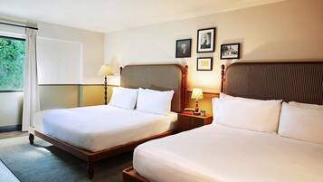 Standaard vierpersoonskamer | 1 slaapkamer, luxe beddengoed, een minibar, individueel gedecoreerd