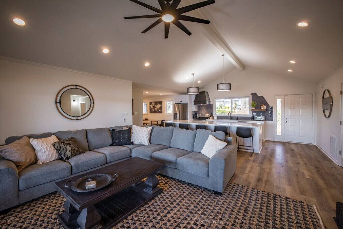 Ultimate LakeHouse~Beach~Hot Tub~Games~SUPs~Kayaks