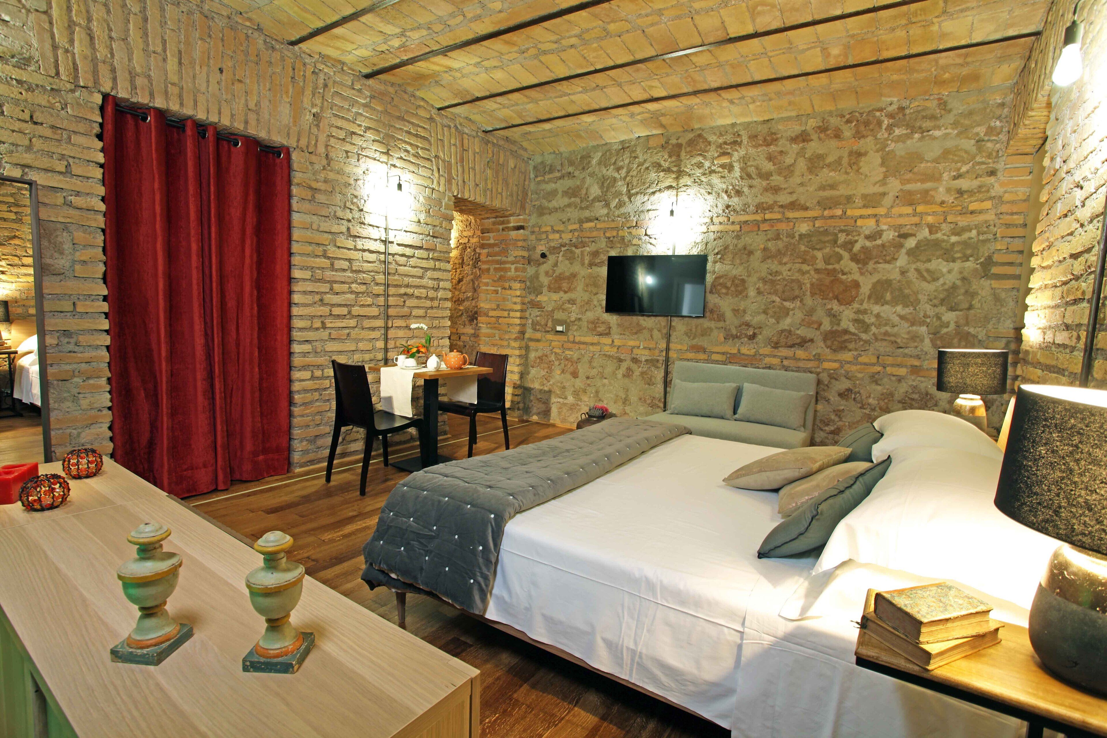 AUGUSTO AND LIVIA IMPERIAL HOUSE: AUGUSTO HOME