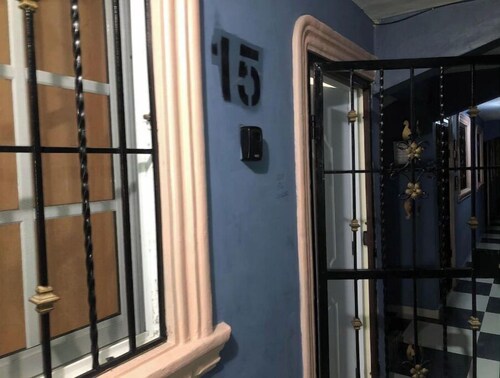 Apt 2Hab-tv55-AC-Mesa-kitchen-room-all included