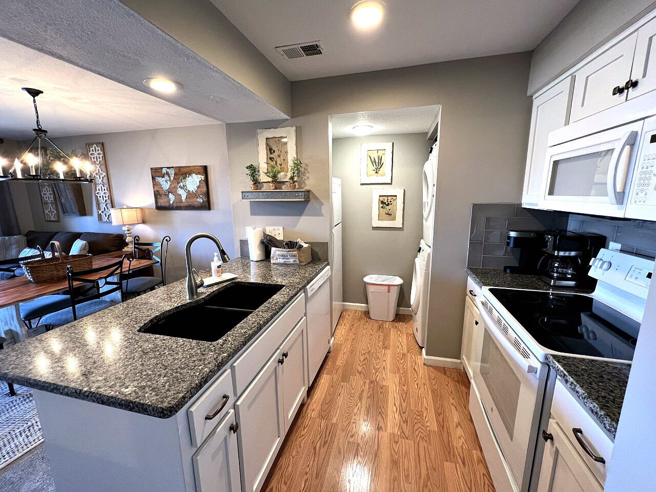 雪櫃、微波爐、焗爐、爐具