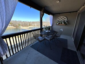 Outdoor dining - Water View-Walk In condo within Pointe Royale Golf Resort (Branson)
