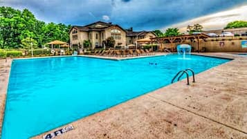 室內泳池、室外泳池