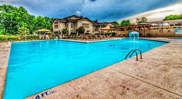 Piscine couverte, piscine extérieure