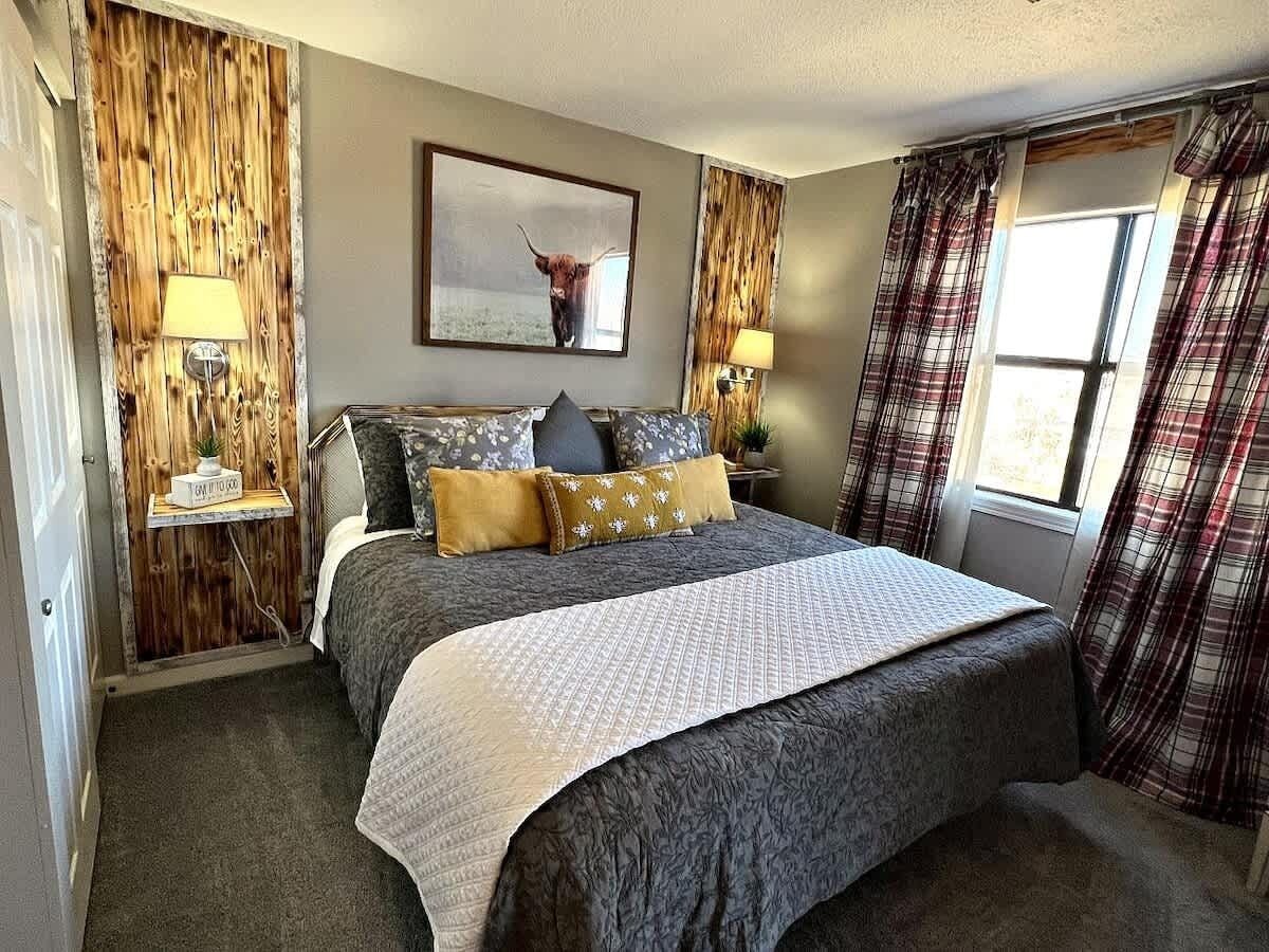 2 bedrooms, iron/ironing board, WiFi, bed sheets