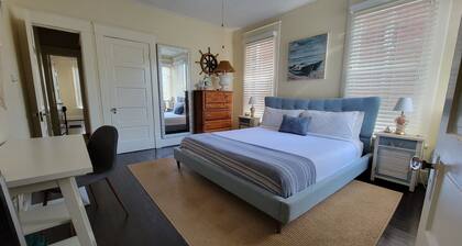 Anchors Aweigh - 1/1 King with full kitchen - EEHD - Walk Downtown or Cruises