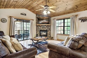 Smart TV, fireplace, DVD player, books