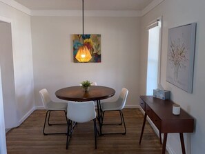 Dining - Hollywood House sits in a quiet neighborhood. (Coleman)