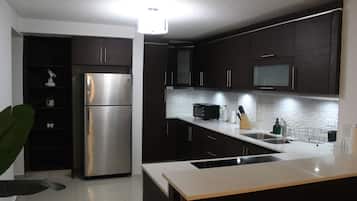 Fridge, microwave, oven, coffee/tea maker