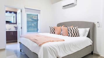 2 bedrooms, desk, iron/ironing board, WiFi