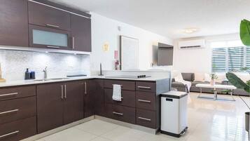 Fridge, microwave, oven, coffee/tea maker