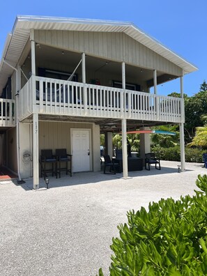 Exterior - BeachHouse @ Sombrero & Ocean access w/45’ Dock, kayaks and Bikes. (Marathon)