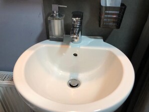 Shower - Апартаменты на ул. Дворянская рядом Соборная площадь (Одеса)